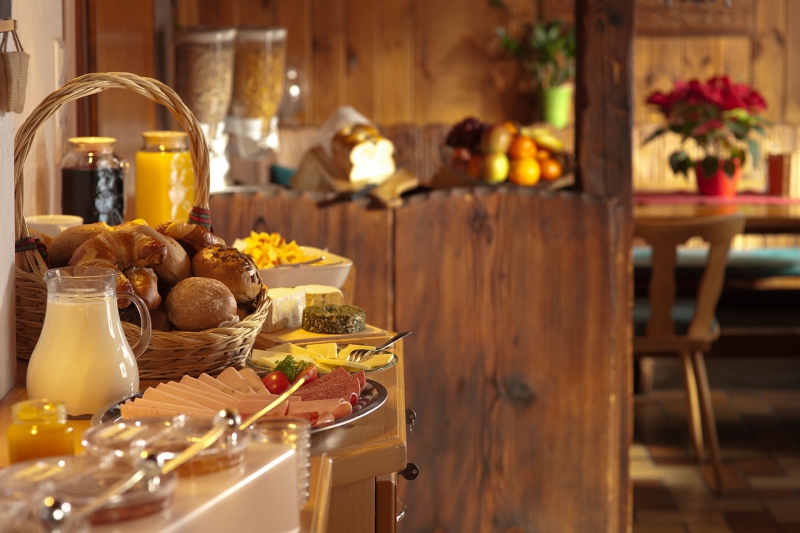 restaurant-TOURRETTES SUR LOUP-min_breakfast-801827